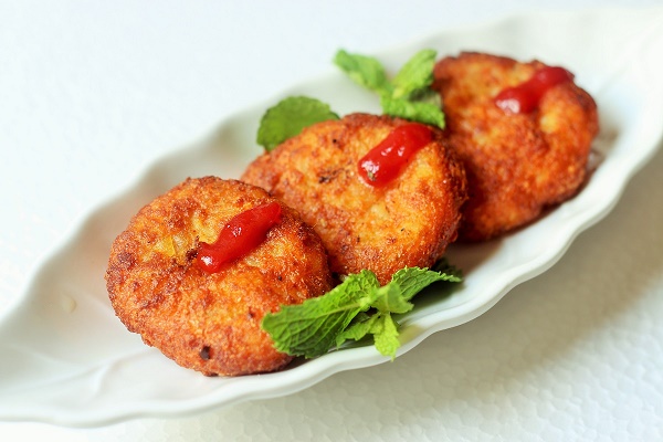 aloo tikki recipe, easy and quick aloo tikki recipe, indian kebab and tikki recipe, easy snack recipe