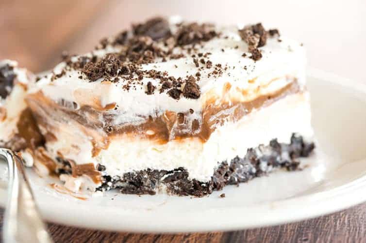 Oreo Layer Dessert, easy dessert with oreo biscuit, dessert with oreo biscuit and whip cream