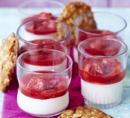 Strawberry Pannacotta recipe, easy dessert with strawberry and milk