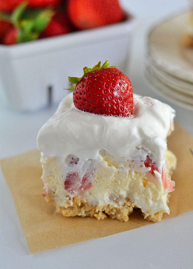 Strawberry Lush Delight, strawberry dessert with cream, easy strawberry dessert