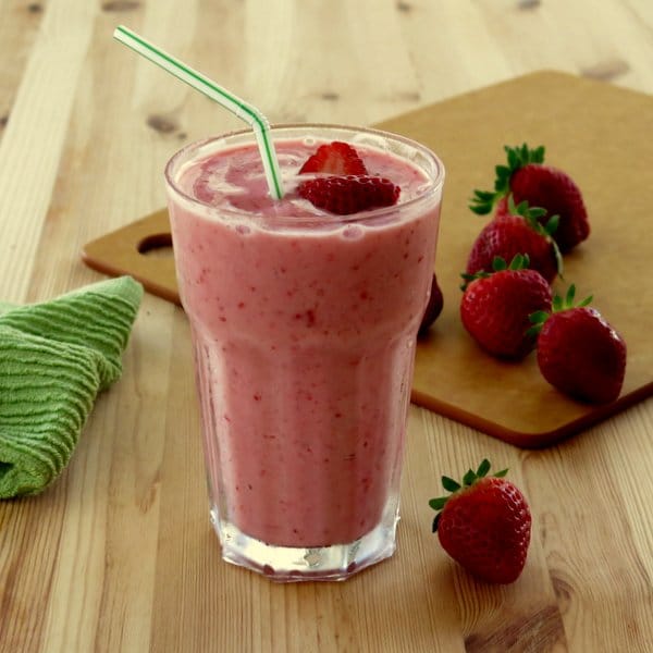 strawberry smoothie recipe, easy strawberry breakfast drinks